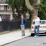 Мик Джаггер с сыном на улицах Лондона