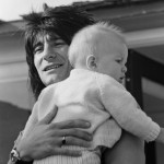 Ronnie-Wood-with-his-baby-Jesse-James-Wood-on-the-beach-by-his-Malibu-home-California-26th-April (3)